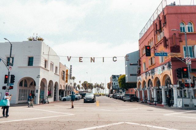 LA