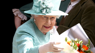 Meghan Markle a princ Harry představili svoje novorozeně královně Alžbětě. Jak setkání probíhalo?
