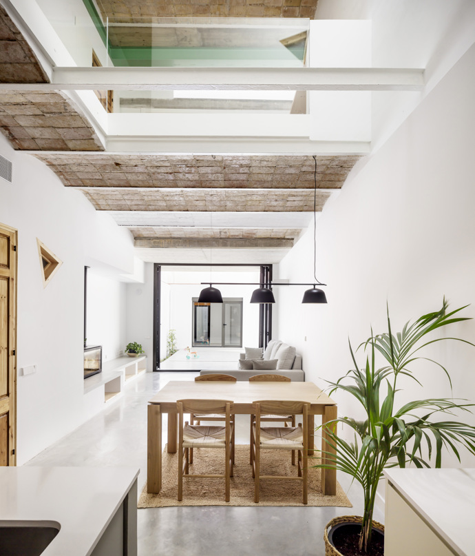 Galerie: Z řadovky moderní dům