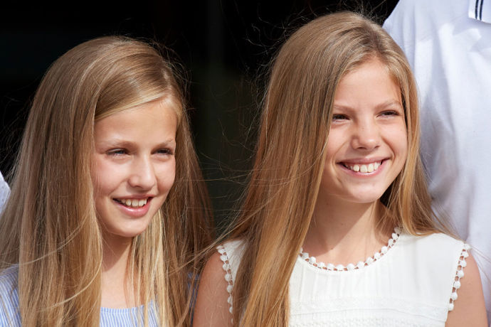 Světle modrá a bílá - dvě oblíbené barvy španělských princezen.
Světle modrá a bílá - dvě oblíbené barvy španělských princezen.