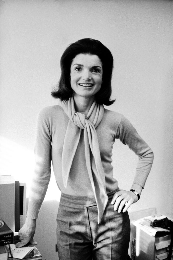 Jackie pomohla své kamarádce z dětství získat práci v Bílém domě. Nancy Tuckermanová se s Jackie kamarádila již od základní školy. V Bílém domě pracovala jako sekretářka až do roku 1994, kdy Jackie zemřela.
