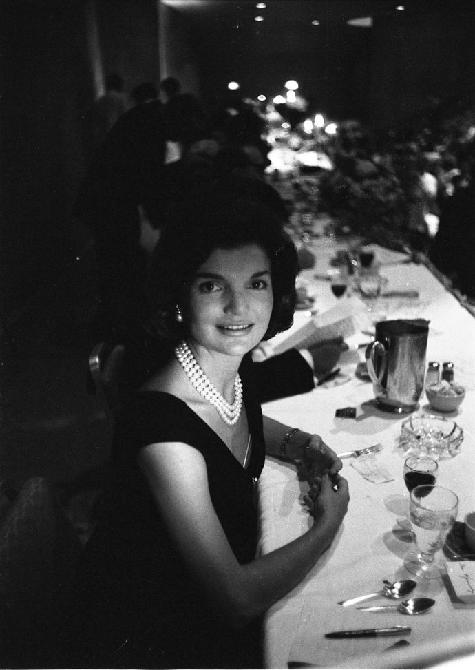 Jackie je jedinou první dámou, která kdy vyhrála cenu Emmy. V roce 1962 ji získala za dokument o Bílém domě.
