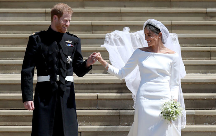 Vévodkyně Meghan měla na svatbě pouze jednoho člena rodiny

Pravda, na svatbě prince Harryho a Meghan Markle bylo více než 600 hostů. Přesto je veřejným tajemstvím, že mezi svatebčany měla Meghan pouze jednoho člena rodiny, svou matku Doriu Ragland. Svatebního obřadu se dokonce nezúčastnil ani Meghanin otec.
