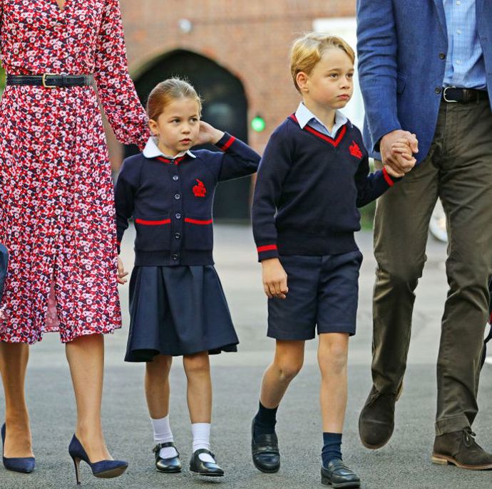 20. Musí chodit do školy
Už dávno neplatí, že by královské děti měly soukromého učitele. Počínaje princem Charlesem musí všechny královské děti navštěvovat klasickou školu.
20. Musí chodit do školy
Už dávno neplatí, že by královské děti měly soukromého učitele. Počínaje princem Charlesem musí všechny královské děti navštěvovat klasickou školu.