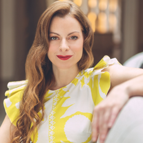 Hana Holišová: Z herečky květinářkou

„Občas si nejsem jistá, jestli je herectví to, s čím mám prožít celý život.“ Hanu Holišovou znáte z pořadu Tvoje tvář má známý hlas a seriálů Četníci z Luhačovic a Ulice. Během pandemie na chvíli změnila profesi. Jaké to bylo?

