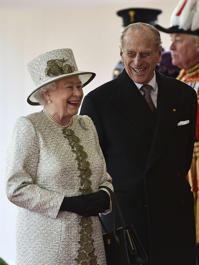 Láskyplné pohledy prince Philipa Láskyplné pohledy prince Philipa