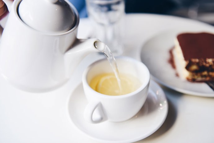 Bílý čaj může pomoci zrychlit metabolismus a podpořit hubnutí díky obsahu katechinů, které mohou pomáhat v odbourávání tuků a bránit tvorbě nových tukových buněk. Zrychlení metabolismu je přibližně o 5%.
Bílý čaj může pomoci zrychlit metabolismus a podpořit hubnutí díky obsahu katechinů, které mohou pomáhat v odbourávání tuků a bránit tvorbě nových tukových buněk. Zrychlení metabolismu je přibližně o 5%.