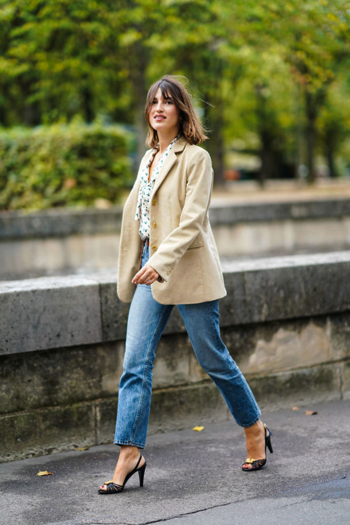 Během pařížského fashion weeku v září 2019 v pohodlném outfitu s dávkou elegance
