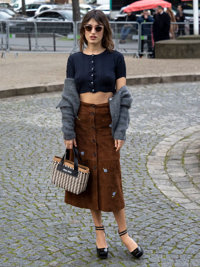 Další look z fashion weeku doplněný kabelkou Miu Miu
