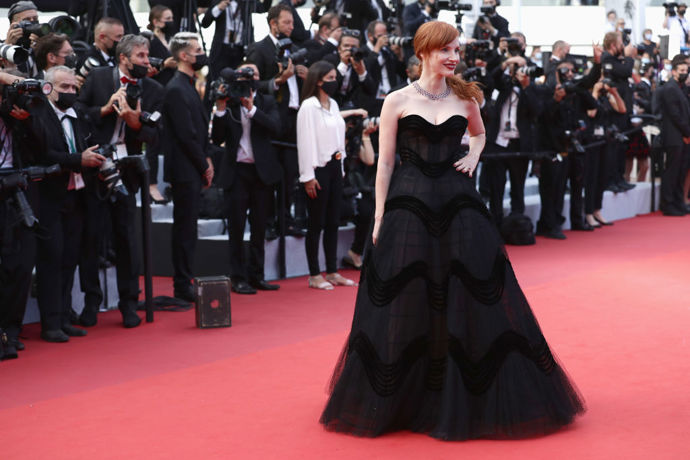 Jessica Chastain v černé róbě Dior Haute Couture se šperky Chopard
