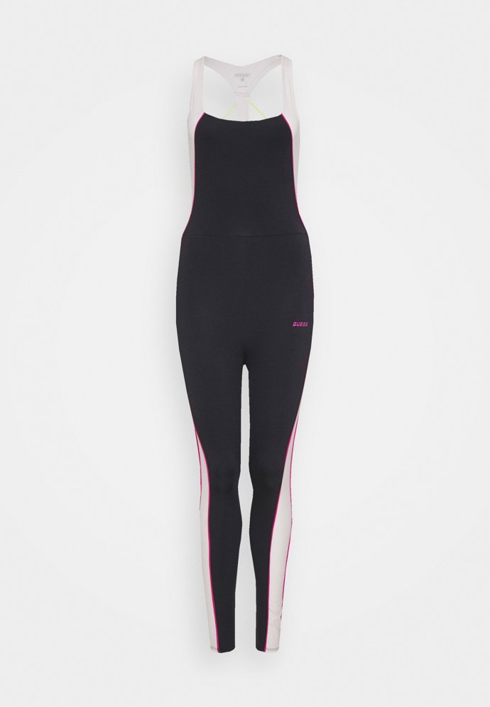 Guess (prodává Zalando.cz), 2400 Kč
