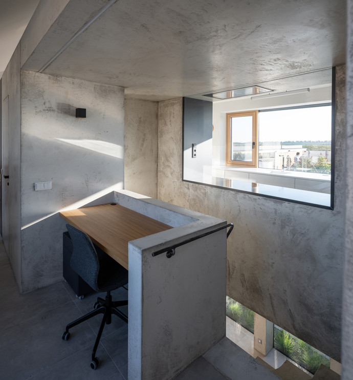 Mysleli se, že snad ani nebude možné na tak malý pozemek vměstnat pohodlný rodinný dům. Šikovní architekti navrhli stavbu, které není co vytknout. 
