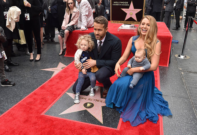 V roce 2016 tehdy čtyřčlenná rodina v Hollywoodu, kde byla Ryanu Reynoldsovi udělena hvězda na Hollywoodském chodníku slávy.
