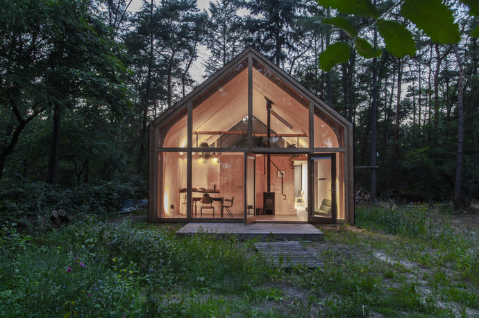 Zdravější bydlení pro každého bez univerzálního řešení. Taková je snaha architektů z ateliéru Woonpioniers, kteří navrhli objekt, který je něco mezi produktem a architekturou.

