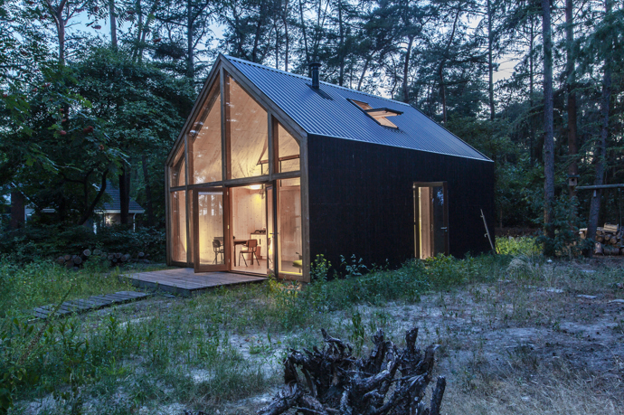 Zdravější bydlení pro každého bez univerzálního řešení. Taková je snaha architektů z ateliéru Woonpioniers, kteří navrhli objekt, který je něco mezi produktem a architekturou.
