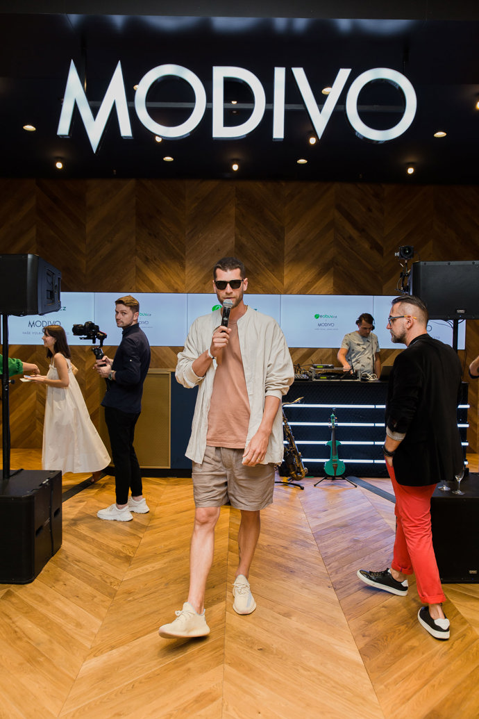 Fotografie ze slavnostního otevření obchodu eobuv.cz a MODIVO Fotografie ze slavnostního otevření obchodu eobuv.cz a MODIVO