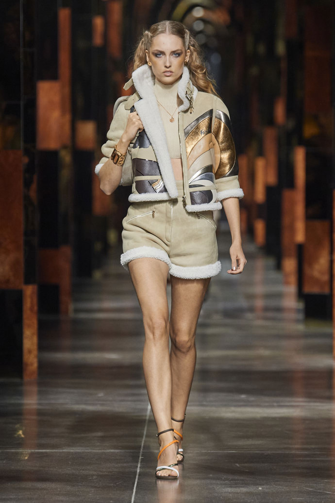 Ilustrace u Fendi Ilustrace u Fendi