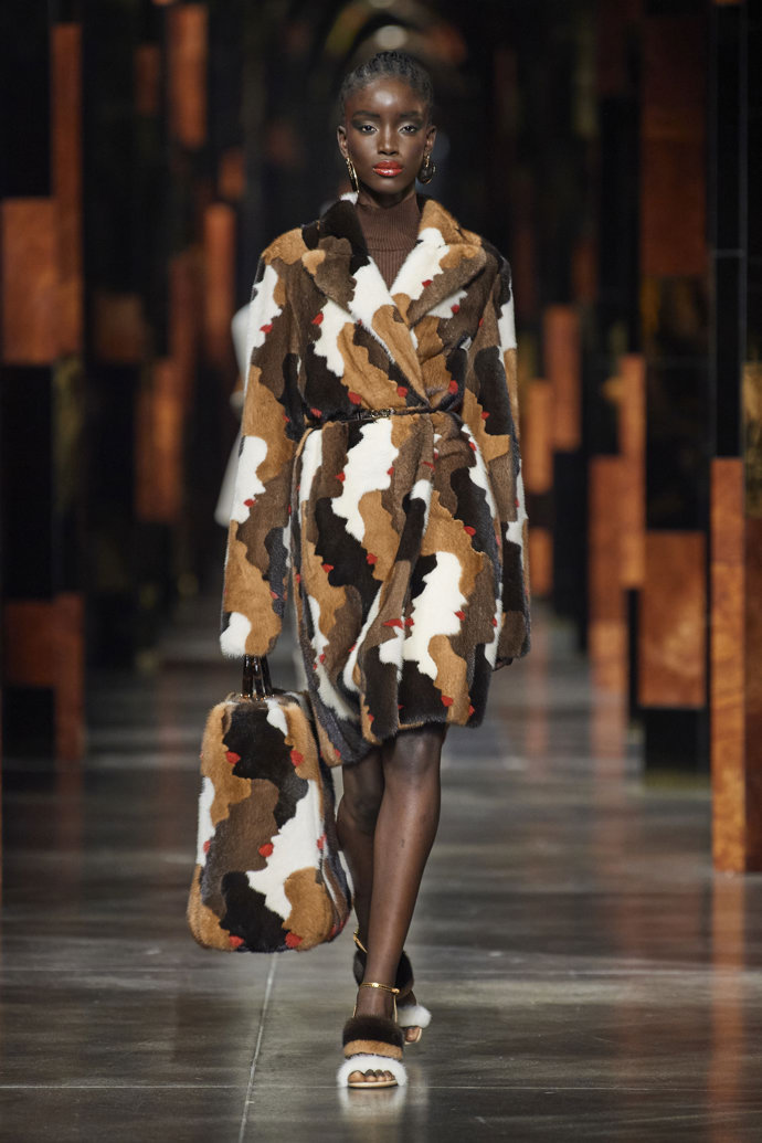 Ilustrace u Fendi Ilustrace u Fendi