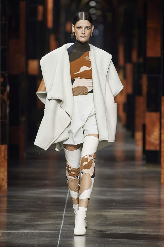 Ilustrace u Fendi Ilustrace u Fendi