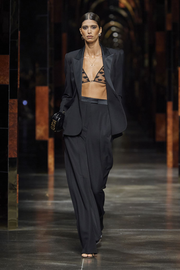 Ilustrace u Fendi Ilustrace u Fendi