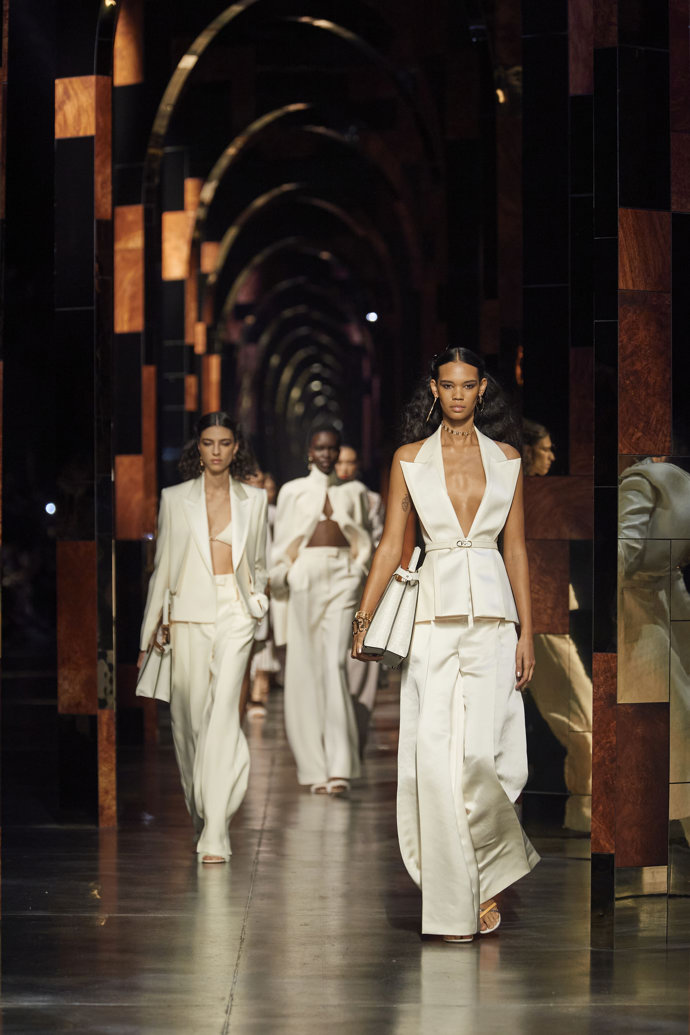 Ilustrace u Fendi Ilustrace u Fendi