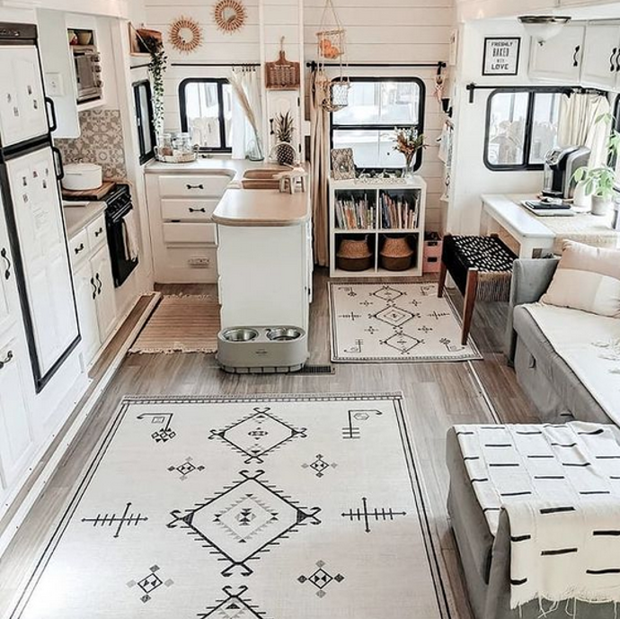 Galerie: Karavan zařízený v boho stylu Galerie: Karavan zařízený v boho stylu