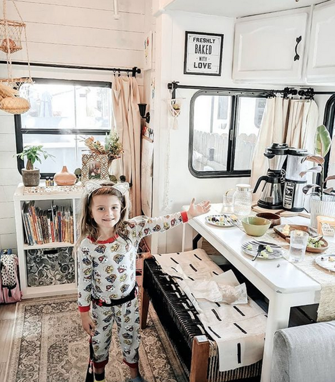 Galerie: Karavan zařízený v boho stylu Galerie: Karavan zařízený v boho stylu
