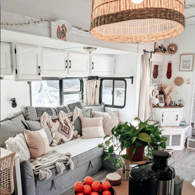 Galerie: Karavan zařízený v boho stylu Galerie: Karavan zařízený v boho stylu