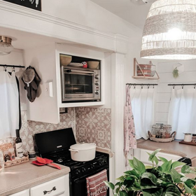 Galerie: Karavan zařízený v boho stylu Galerie: Karavan zařízený v boho stylu
