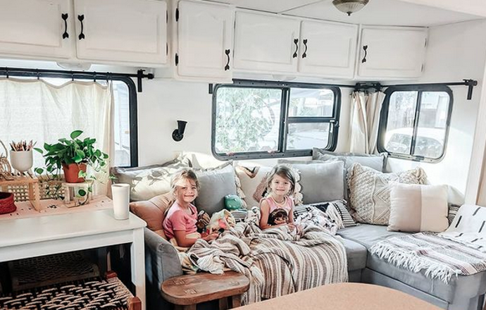 Galerie: Karavan zařízený v boho stylu Galerie: Karavan zařízený v boho stylu