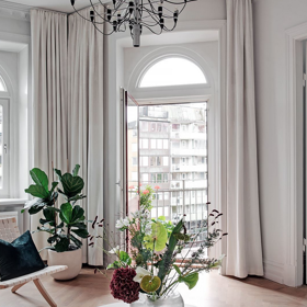 Absolutní nadčasovost a elegance jsou synonymem tohoto bytu pro mladou rodinu