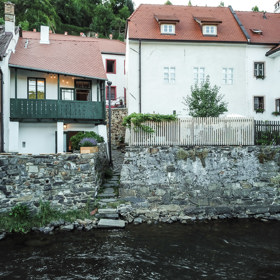 Fantasticky opravený domek v Českém Krumlově.
Fantasticky opravený domek v Českém Krumlově.