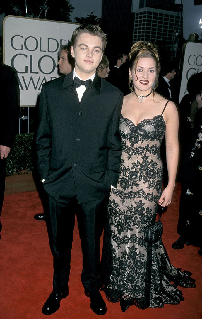 Leo a Kate Winslet na 55. udílení Zlatých glóbů v Beverly Hills, kde byli nominováni za své role ve filmu Titanic.
