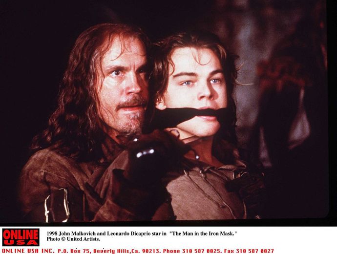 Další skvělé role na sebe nenechaly čekat. Leonardo DiCaprio si zahrál po boku Johna Malkoviche ve filmu Muž se železnou maskou.
