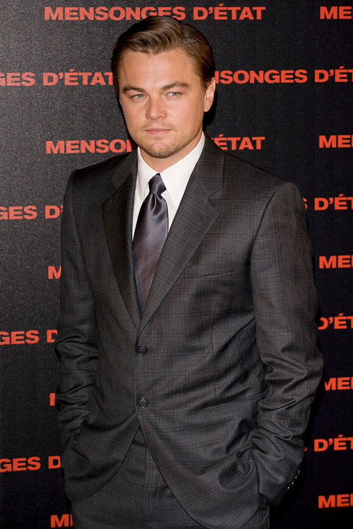 Leo na červeném koberci před premiérou filmu Labyrint lží v roce 2008.
