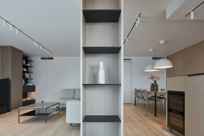 Minimalistický byt s Žižkovskou věží v obýváku Minimalistický byt s Žižkovskou věží v obýváku