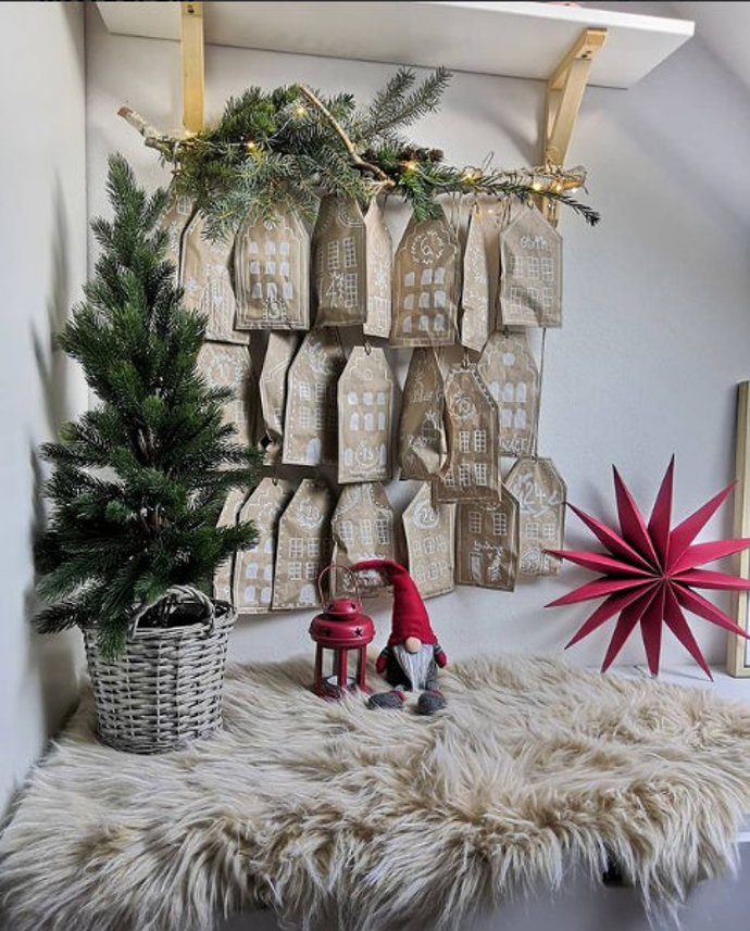 Adventní kalendář potěší malé i velké, použít jej však můžete i jako dekoraci.
