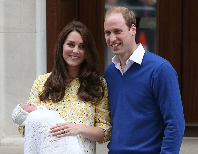 2015

Rodina se o dalšího člena rozrostla v květnu 2015, kdy se narodila princezna Charlotte. „Cítím obrovské štěstí, že George má malou sestřičku,“ řekla Kate. 
