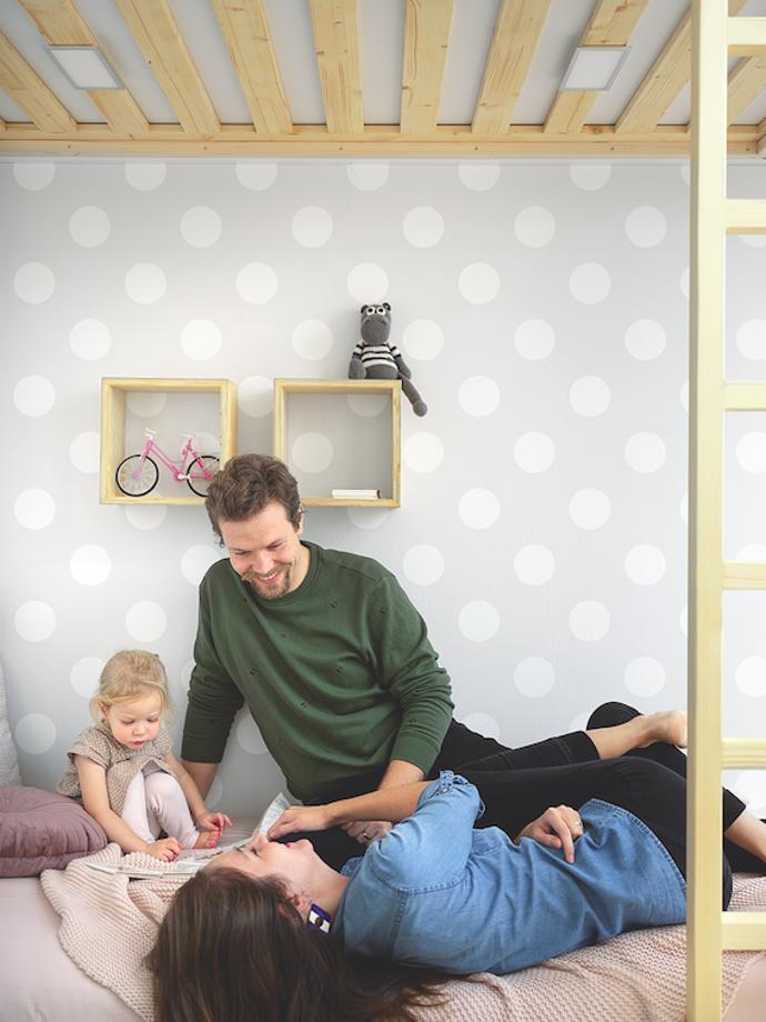 Z herny k vysněnému dětskému pokoji: Jak designérka proměnila tmavou místnost v dětský ráj.
Z herny k vysněnému dětskému pokoji: Jak designérka proměnila tmavou místnost v dětský ráj.