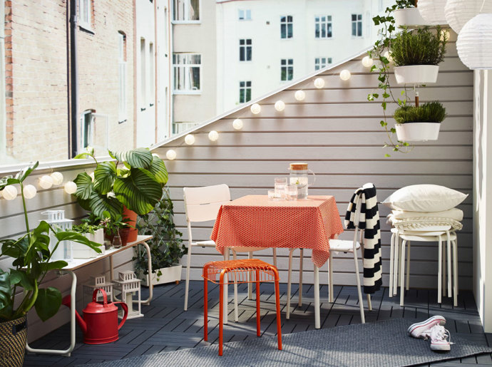 Běžně mají dobré věci 5 P. Balkon zařízený podle našich tipů jich má ale rovnou sedm - je totiž Pohodlný i Pohodový, připraven na rozmary Počasí, má správně vyřešený Prostor, pořádný základ v podobě dobré Podlahy a obrůstá bujným Porostem. 
