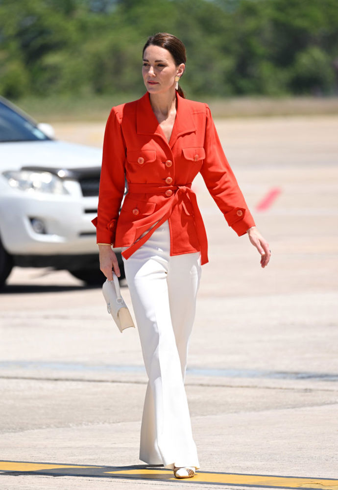 Kate Middleton červené sako Kate Middleton červené sako