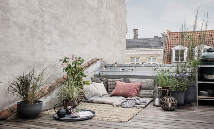 Běžně mají dobré věci 5 P. Balkon zařízený podle našich tipů jich má ale rovnou sedm - je totiž Pohodlný i Pohodový, připraven na rozmary Počasí, má správně vyřešený Prostor, pořádný základ v podobě dobré Podlahy a obrůstá bujným Porostem. 
