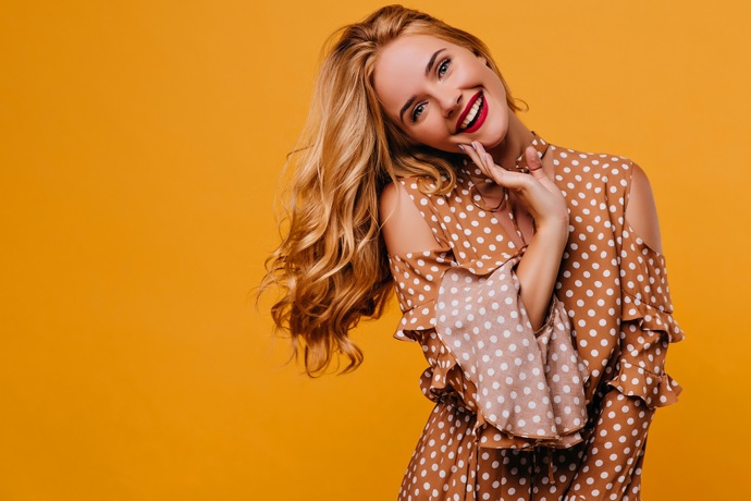 Romanticky působící vlnky skvěle doladí vaše jarní outfity. Dovedou i omladit.
