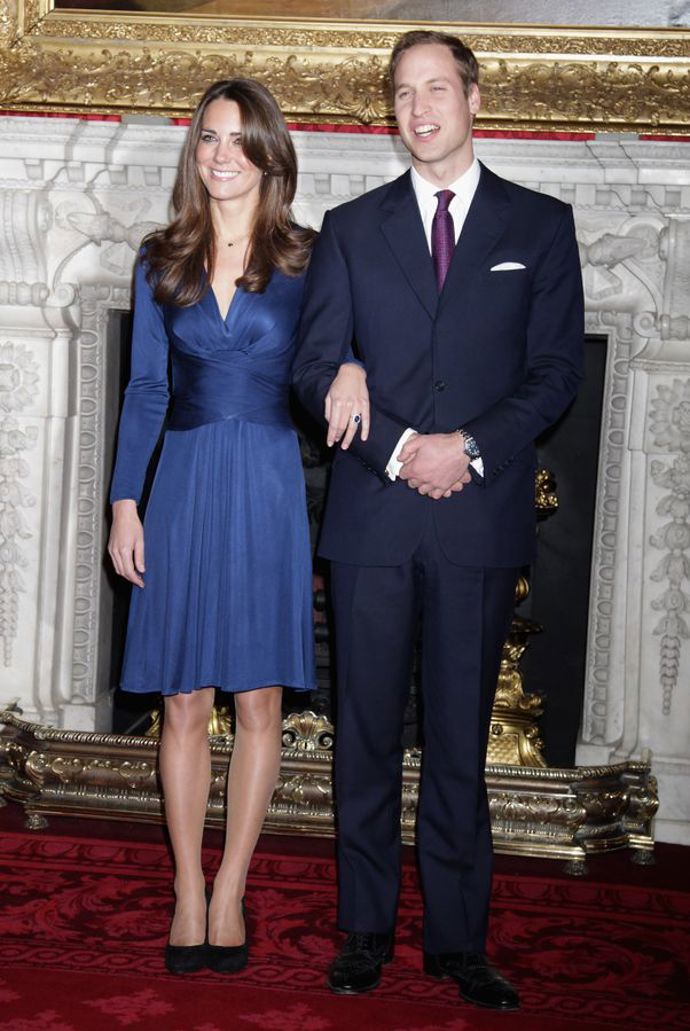 Listopad 2010
Tento účes zvolila princezna Kate na focení oficiálního zásnubního portrétu.
Listopad 2010
Tento účes zvolila princezna Kate na focení oficiálního zásnubního portrétu.