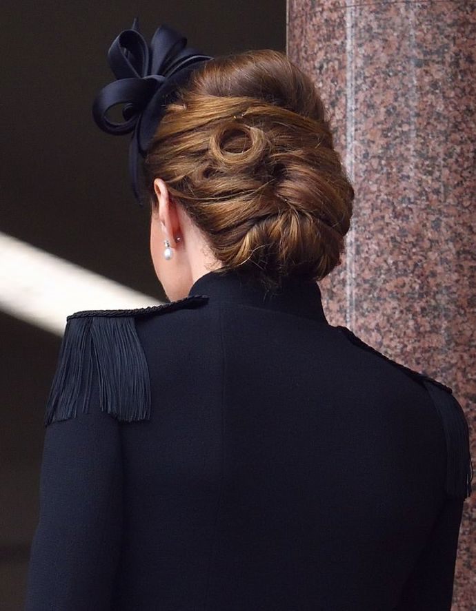 Listopad 2020
Další typ drdolu, který si Kate Middleton oblíbila.
Listopad 2020
Další typ drdolu, který si Kate Middleton oblíbila.