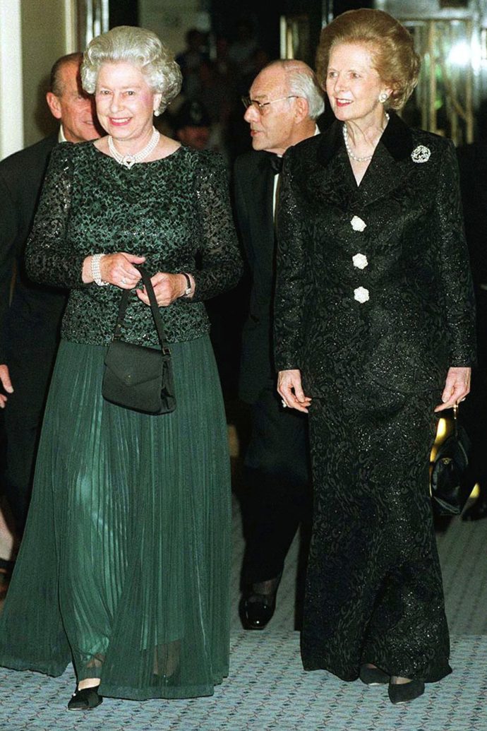 Na oslavu 70. narozenin Margaret Thatcher si oblékla tyto elegantní zelené šaty. 
