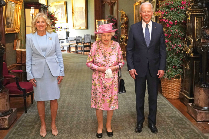 Královna Alžběta II. s prezidentem Joem Bidenem.
