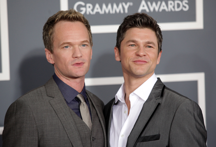 Neil Patrick Harris a Burtka se spolu poprvé veřejně ukázali v roce 2007. V roce 2014 se šťastně zamilovaní milenci vzali. V současnosti spolu vychovávají dvě děti, které jim porodila náhradní maminka.
