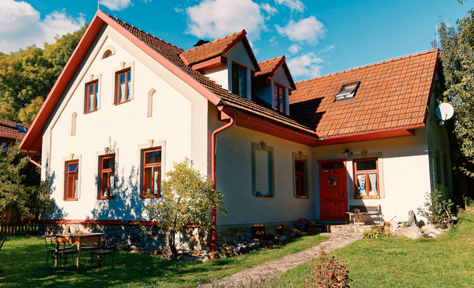 Historie místa zvaného Na Čechách údajně sahá až do doby pobělohorské. Současní majitelé se s odvahou pustili do rekonstrukce zemědělské usedlosti, která trvá až do dnešních dnů. Místo ale už dnes rozhodně stojí za návštěvu!

