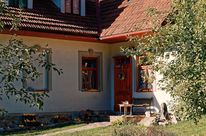 Historie místa zvaného Na Čechách údajně sahá až do doby pobělohorské. Současní majitelé se s odvahou pustili do rekonstrukce zemědělské usedlosti, která trvá až do dnešních dnů. Místo ale už dnes rozhodně stojí za návštěvu!
